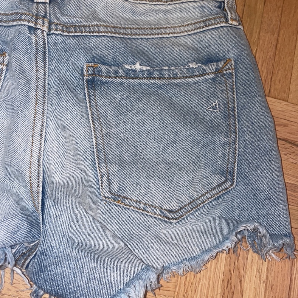 Distressed jean short - Picture 5 of 7